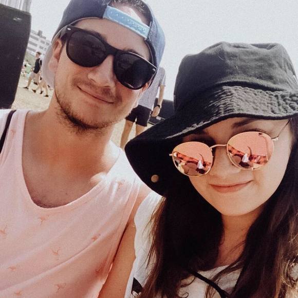 Meet your Posher, Lindsay <3 - Picture 2 of 2